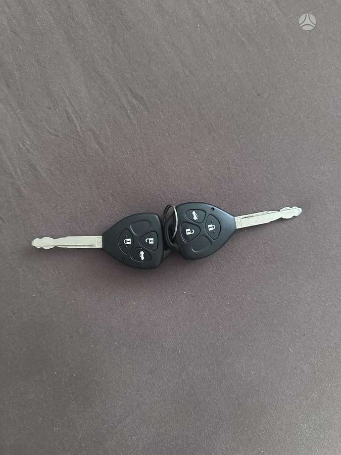 Toyota Avensis 2011 — photo 8