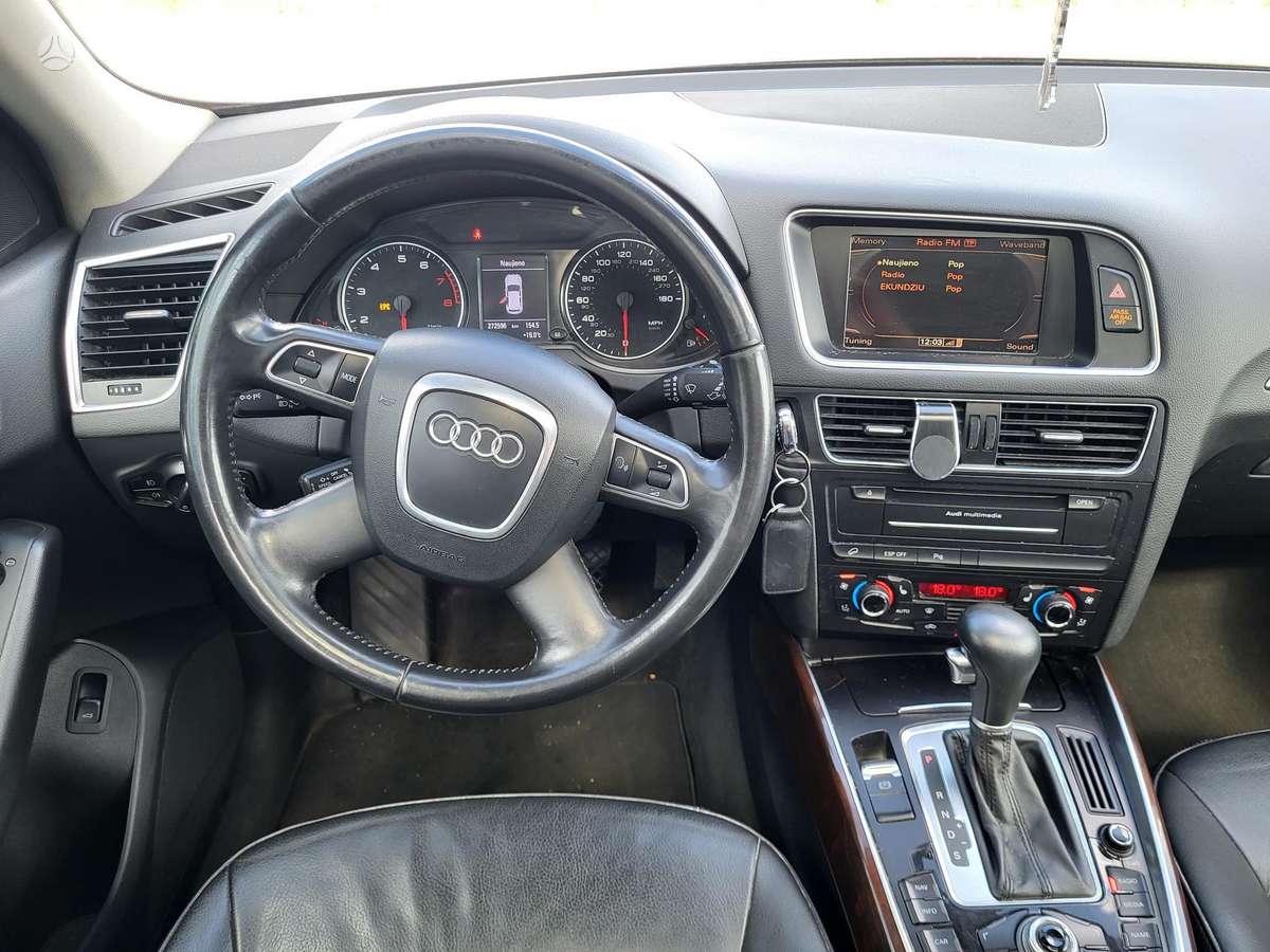 Audi Q5 2010 — photo 11