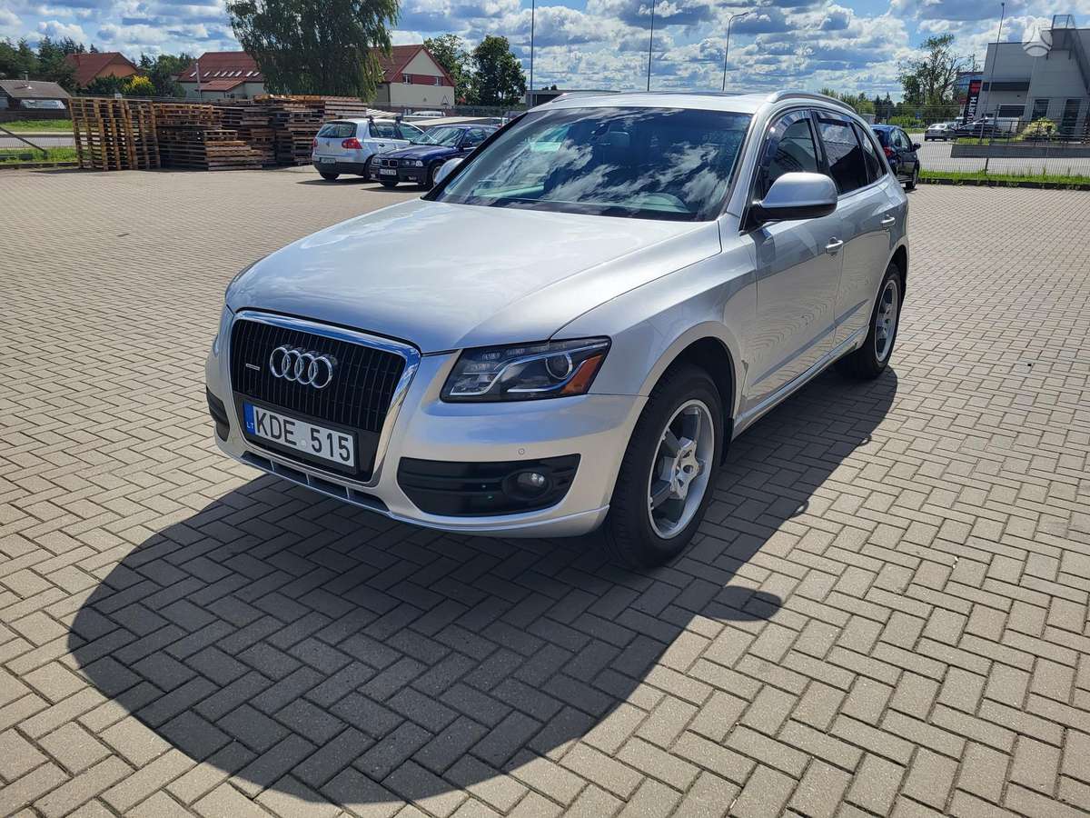 Audi Q5 2010 — rear view