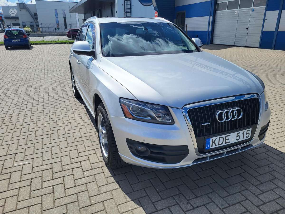 Audi Q5 2010 — interior
