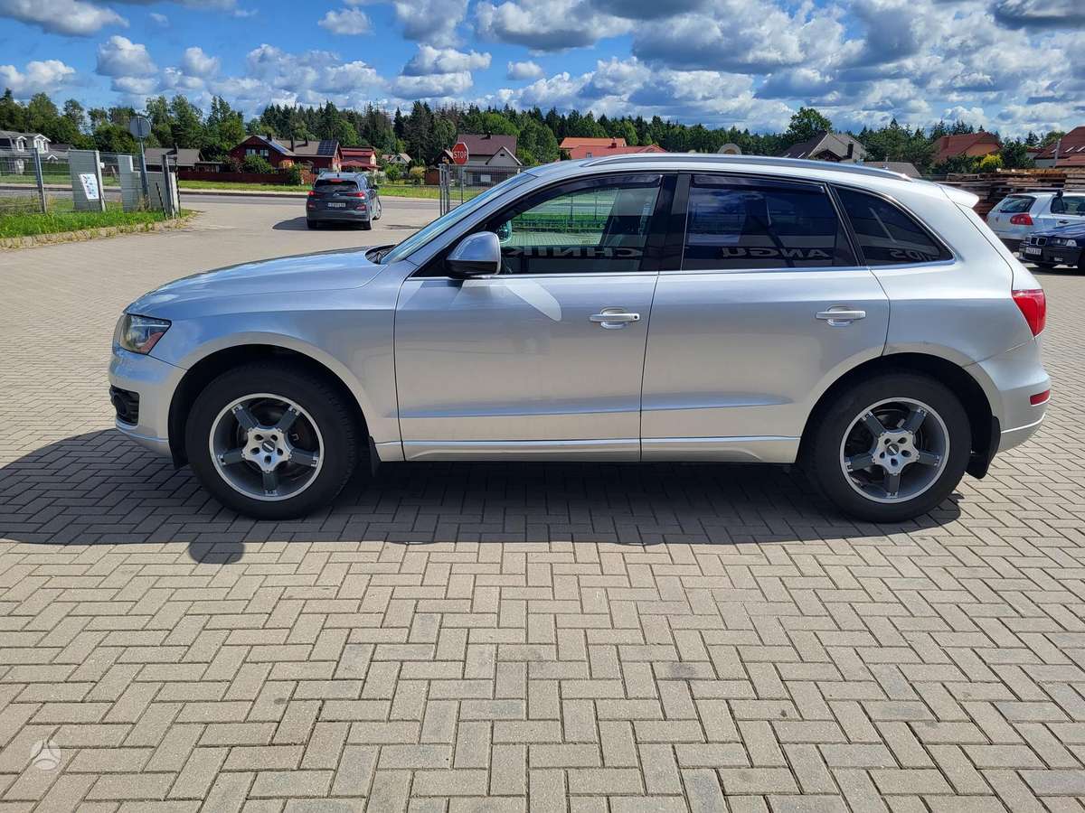 Audi Q5 2010 — engine 3200 cm³, 271 HP (199kW)