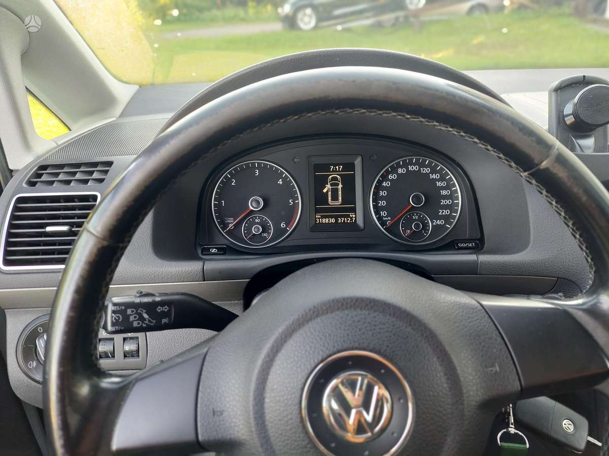 Volkswagen Touran 2012 — photo 12