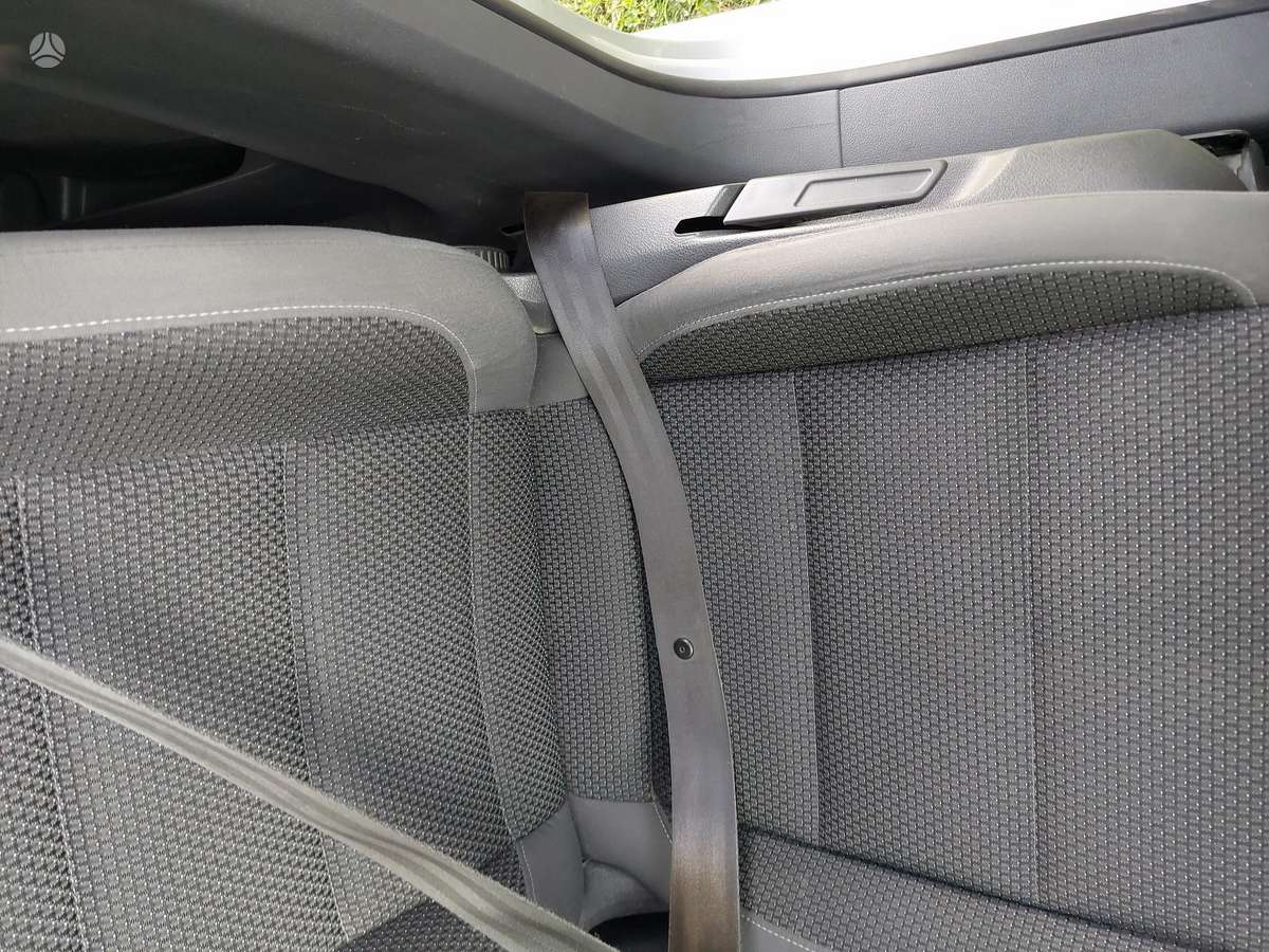 Volkswagen Touran 2012 — photo 13