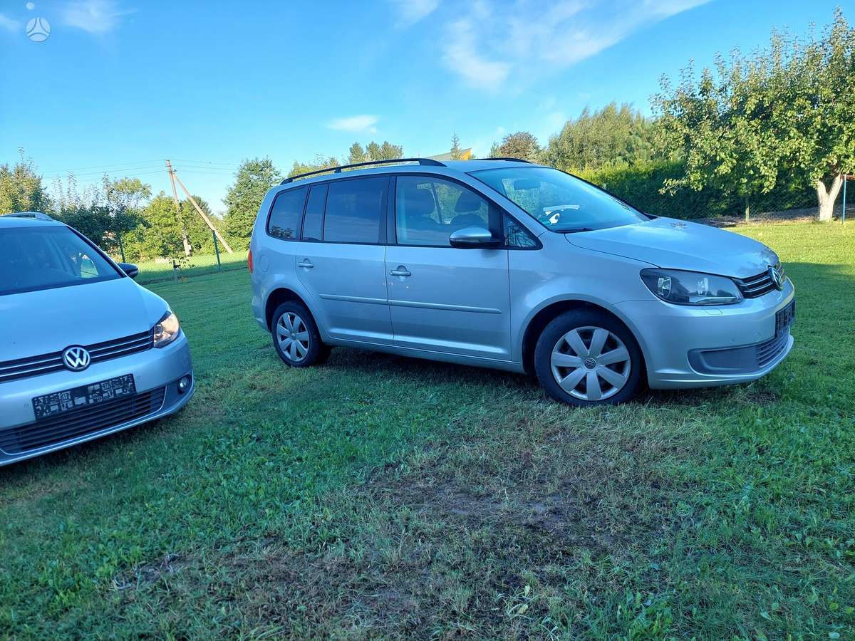 Volkswagen Touran 2012 — rear view