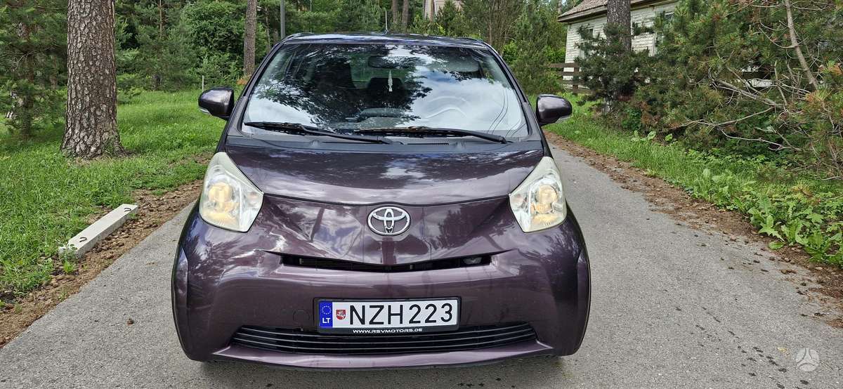 Toyota iQ 2009 — rear view