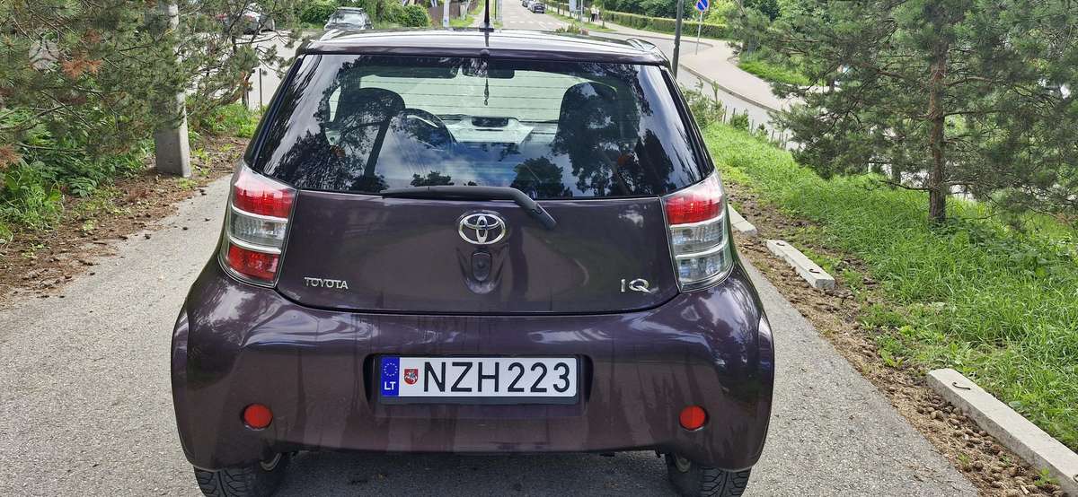 Toyota iQ 2009 — photo 6