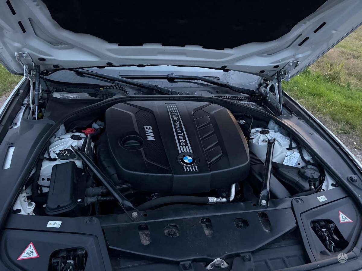 BMW 520 2012 — photo 16