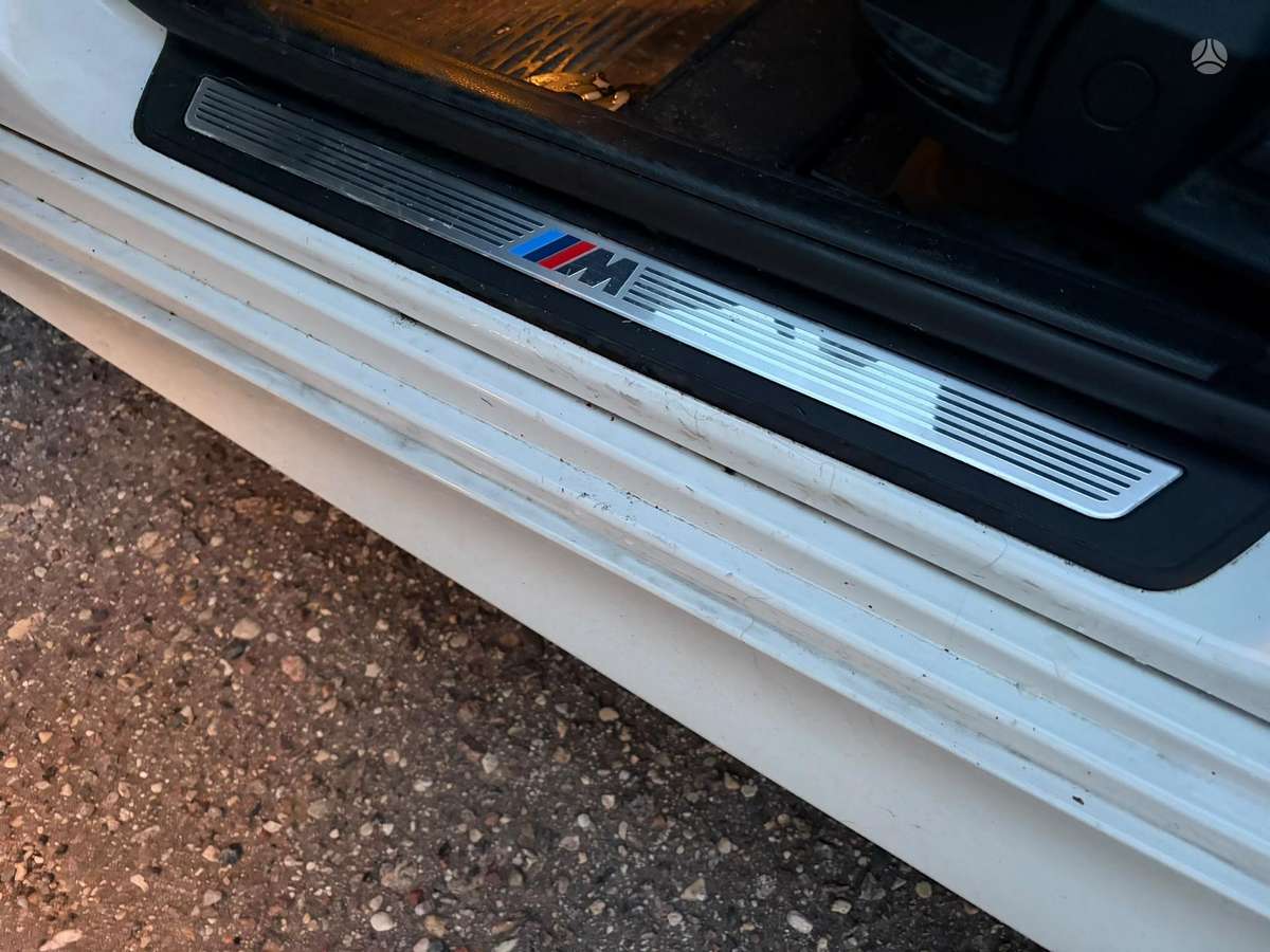 BMW 520 2012 — photo 17