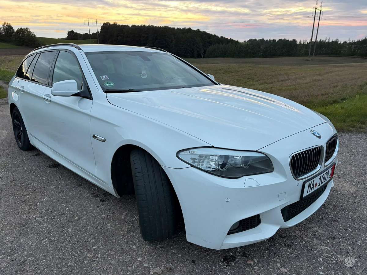 BMW 520 2012 — rear view