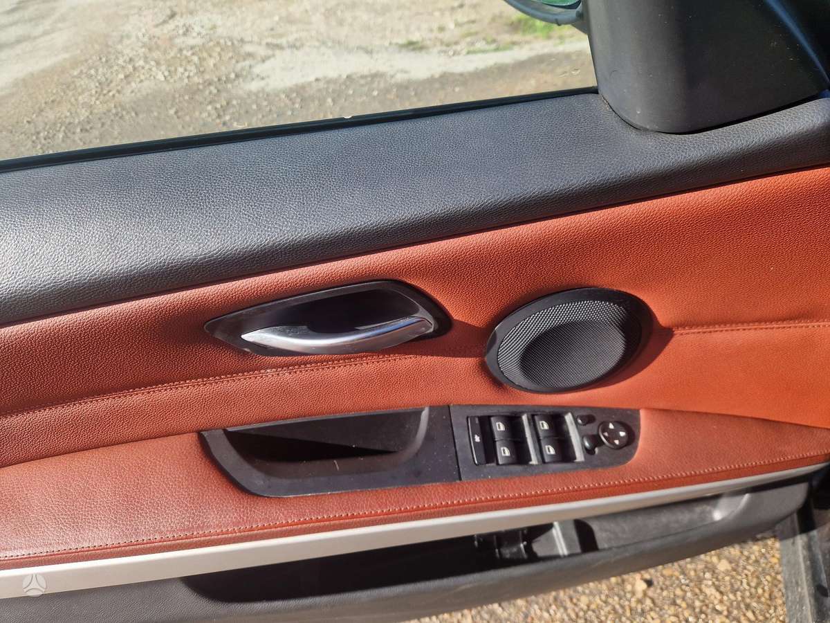 BMW 320 2009 — photo 10