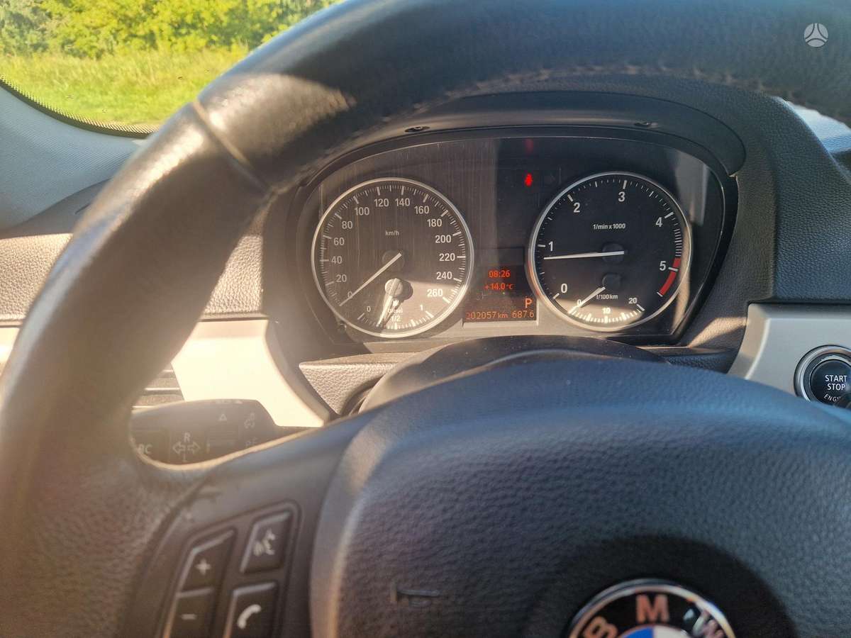 BMW 320 2009 — photo 11