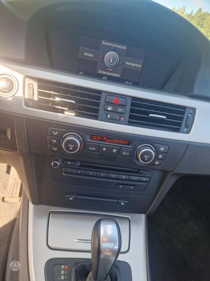 BMW 320 2009 — photo 12