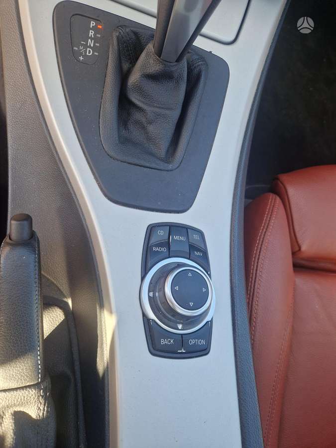 BMW 320 2009 — photo 13