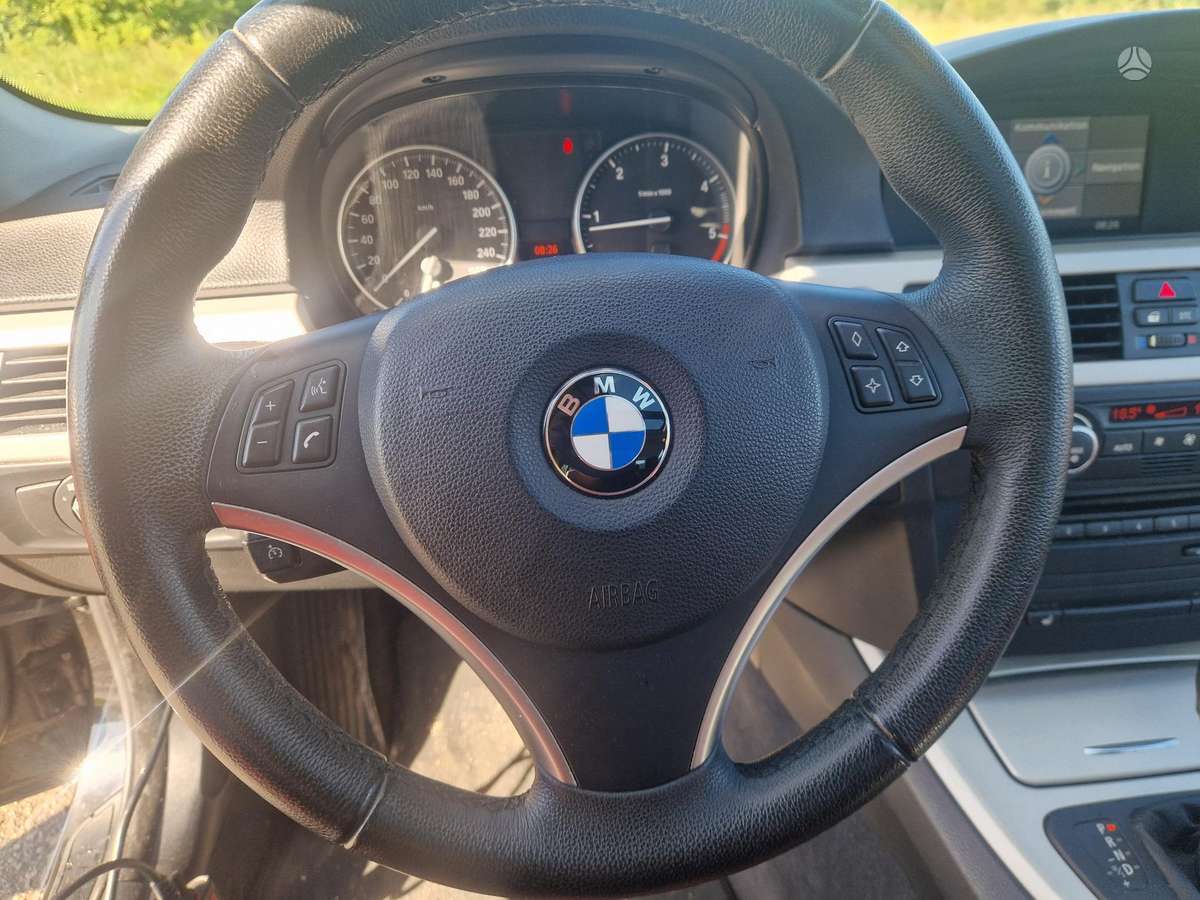 BMW 320 2009 — photo 14