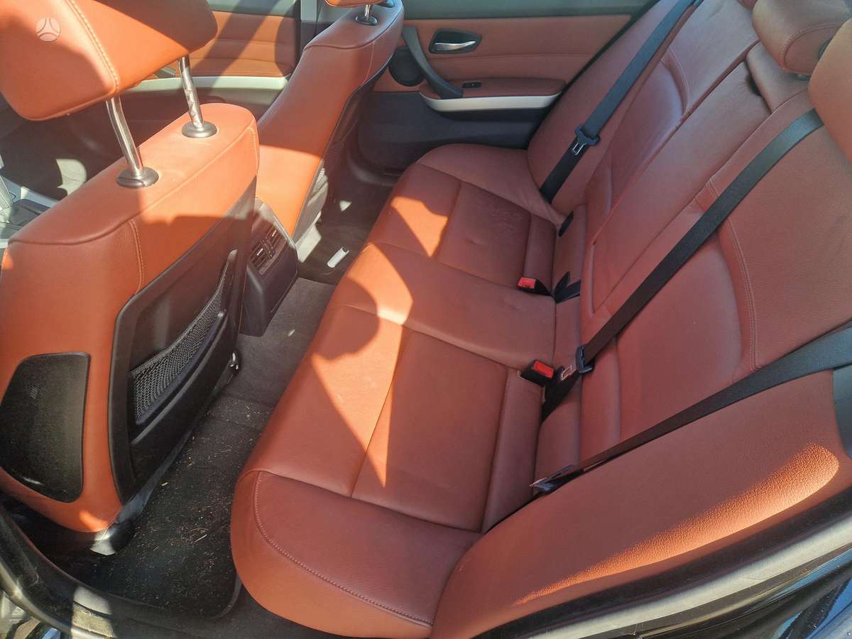 BMW 320 2009 — photo 7