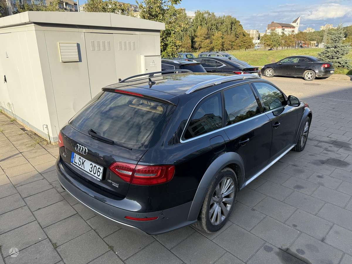 Audi A4 2013 — rear view