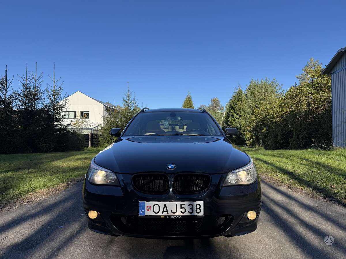 BMW 530 2008 — rear view