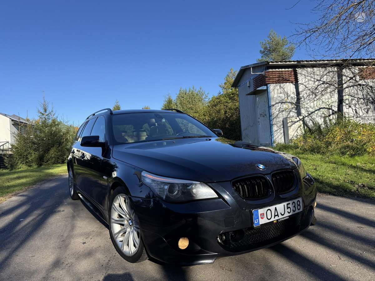 BMW 530 2008 — interior