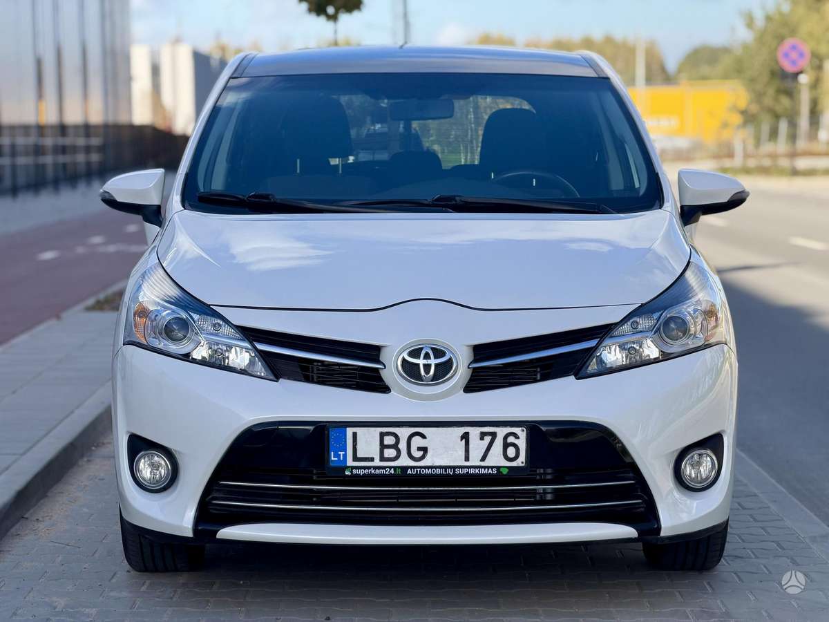 Toyota Verso 2014 — rear view