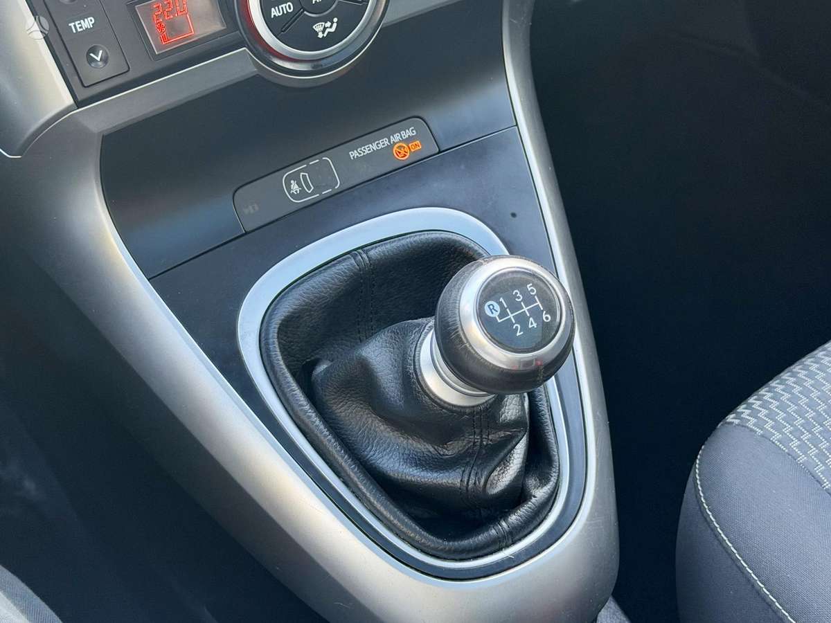 Toyota Verso 2014 — photo 22