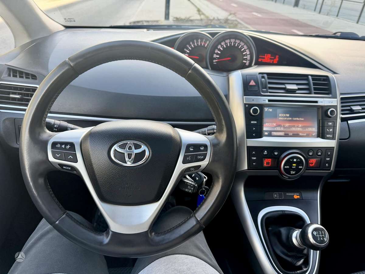 Toyota Verso 2014 — photo 28