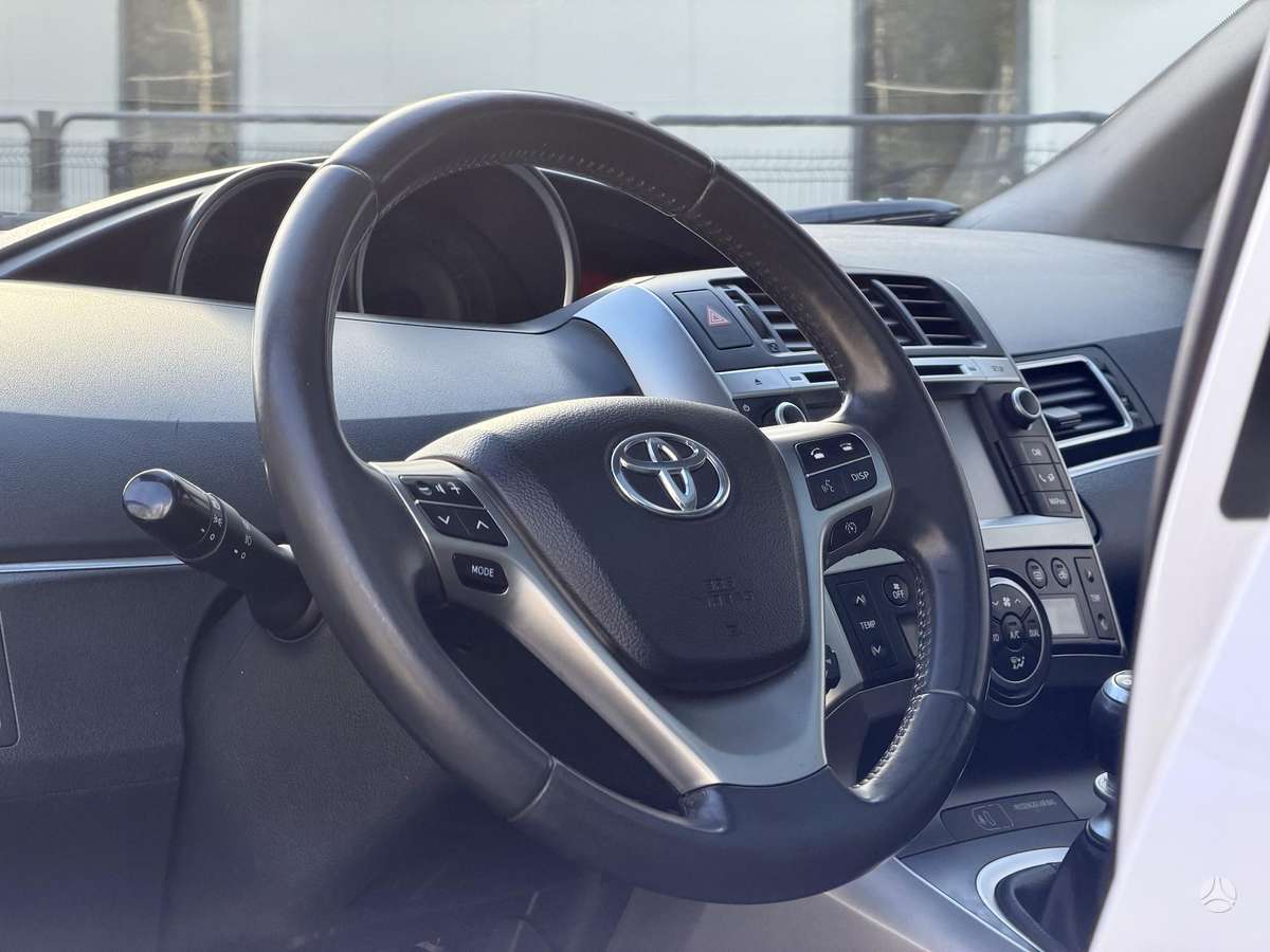 Toyota Verso 2014 — photo 9