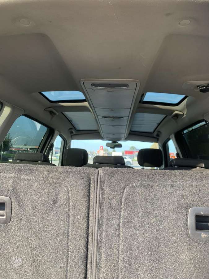 Ford Galaxy 2013 — photo 10