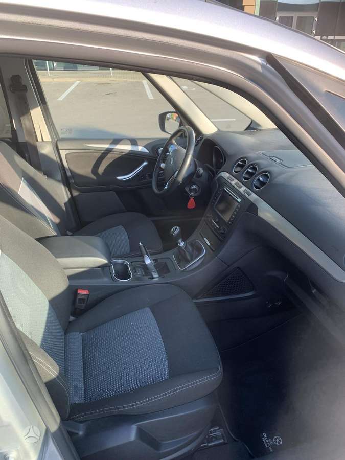 Ford Galaxy 2013 — photo 14