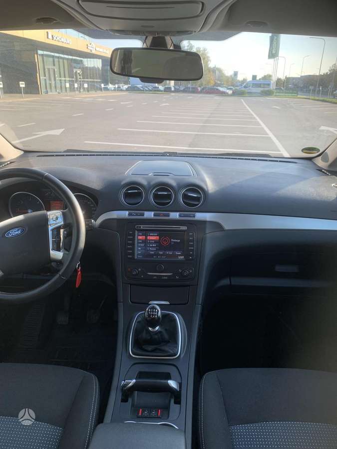 Ford Galaxy 2013 — photo 16