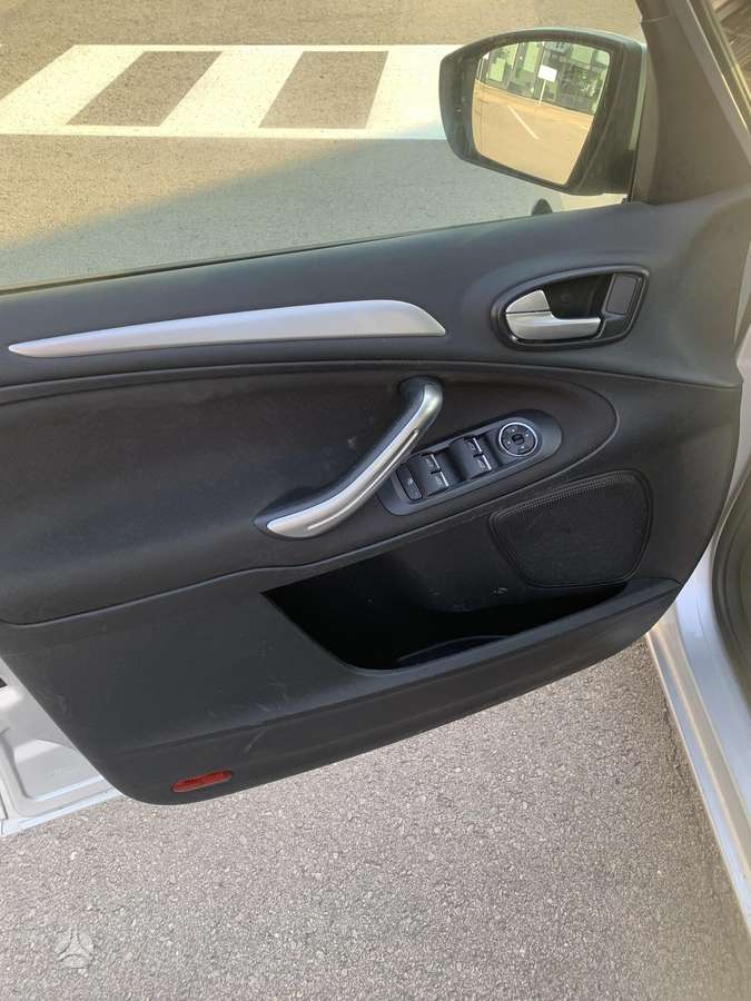 Ford Galaxy 2013 — photo 18