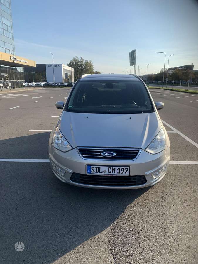 Ford Galaxy 2013 — rear view