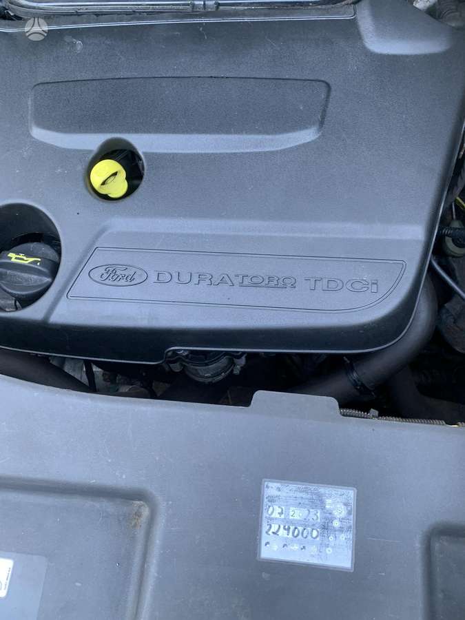 Ford Galaxy 2013 — photo 23