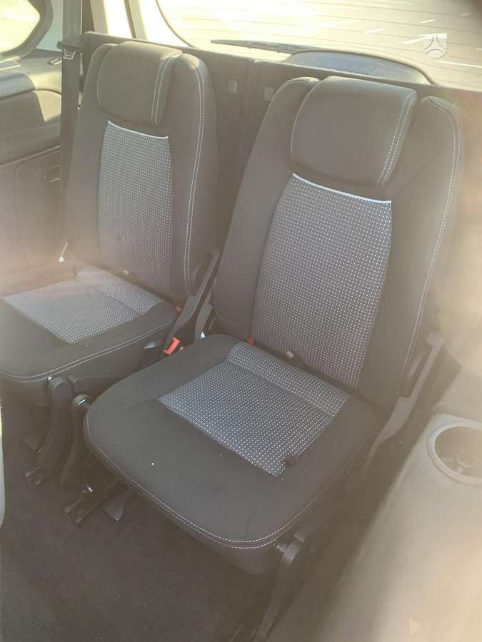 Ford Galaxy 2013 — photo 8