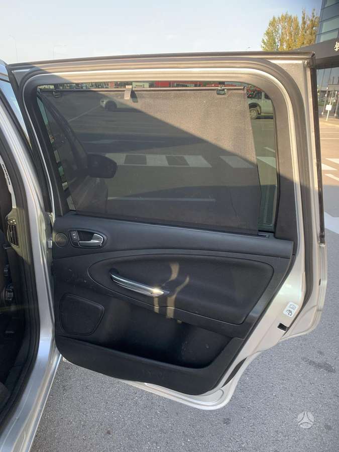 Ford Galaxy 2013 — photo 9
