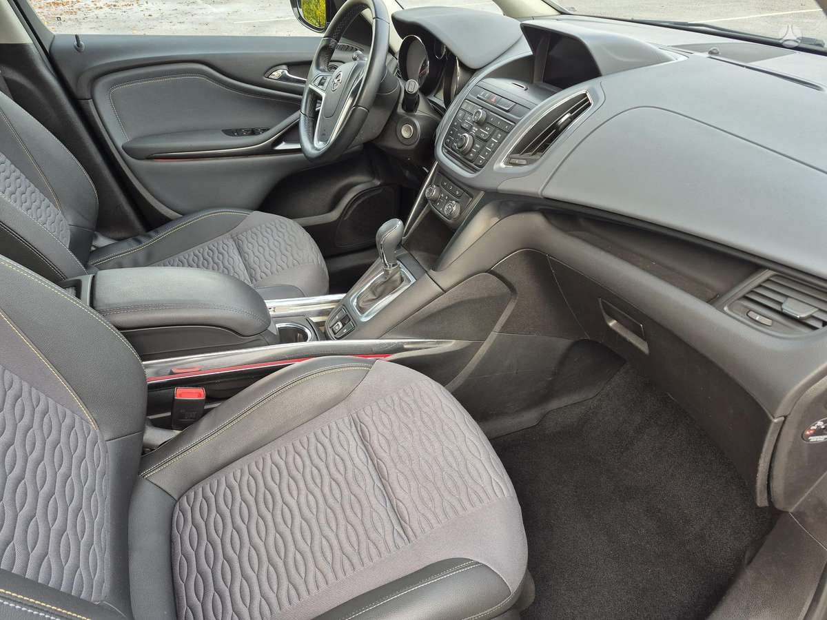 Opel Zafira 2014 — фото 15