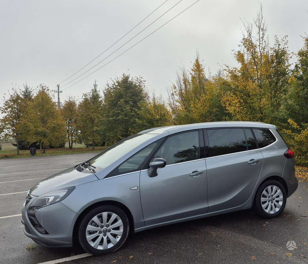 Opel Zafira 2014 — вигляд ззаду