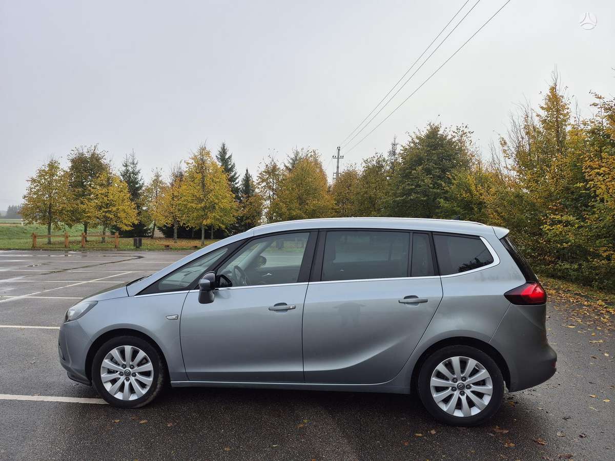 Opel Zafira 2014 — салон