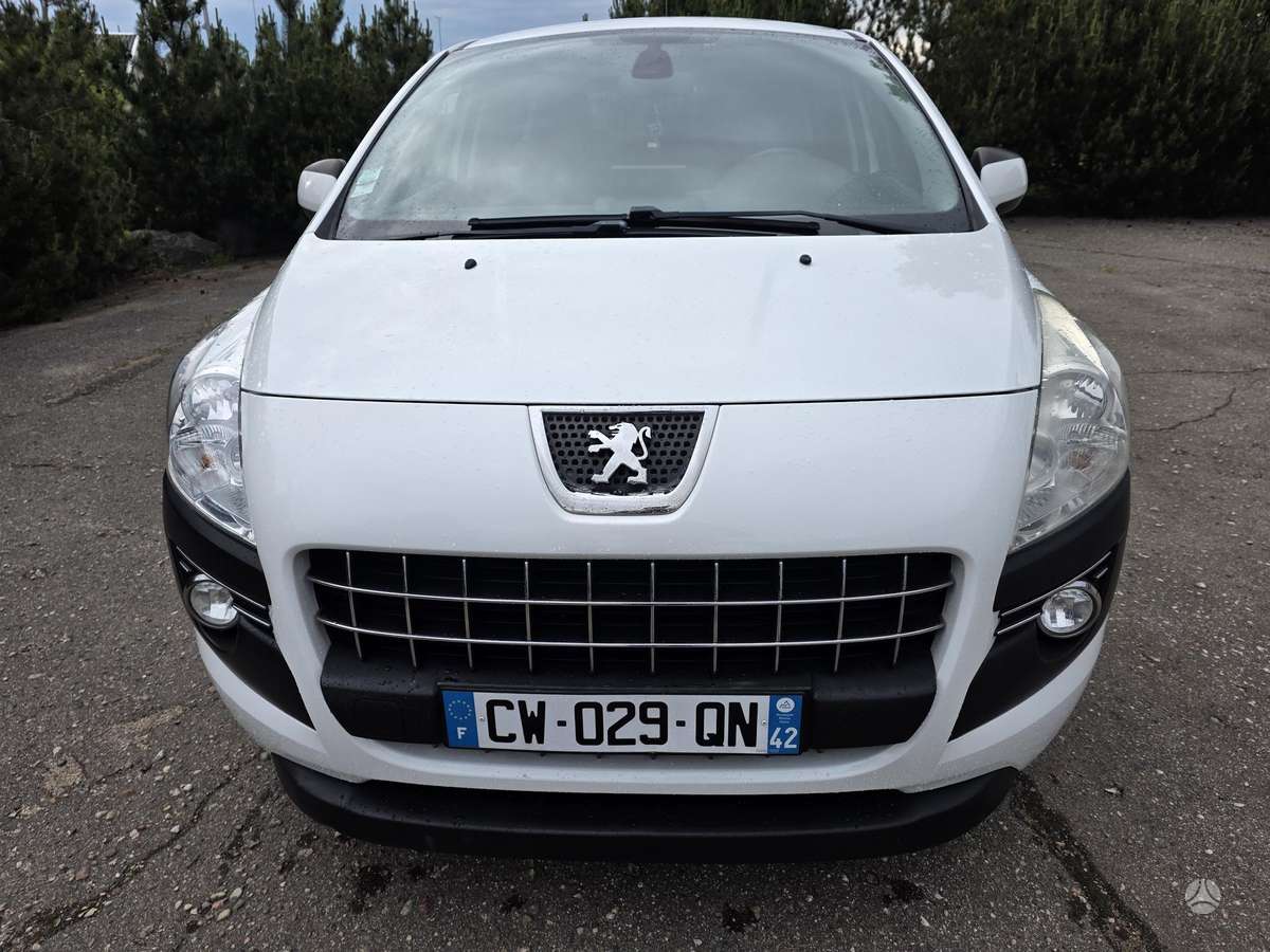Peugeot 3008 2013 — interior