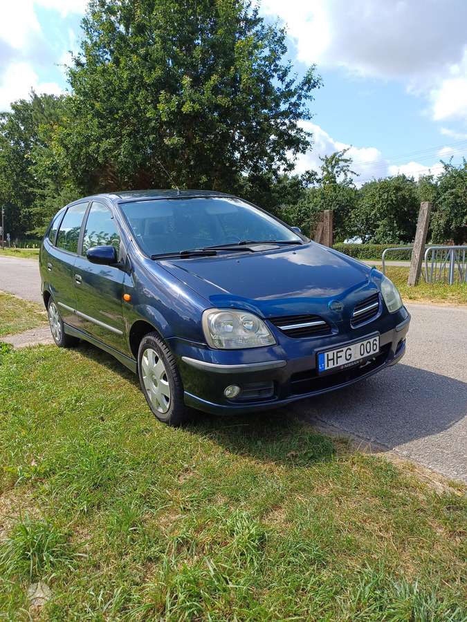 Nissan Almera 2004 — вигляд ззаду