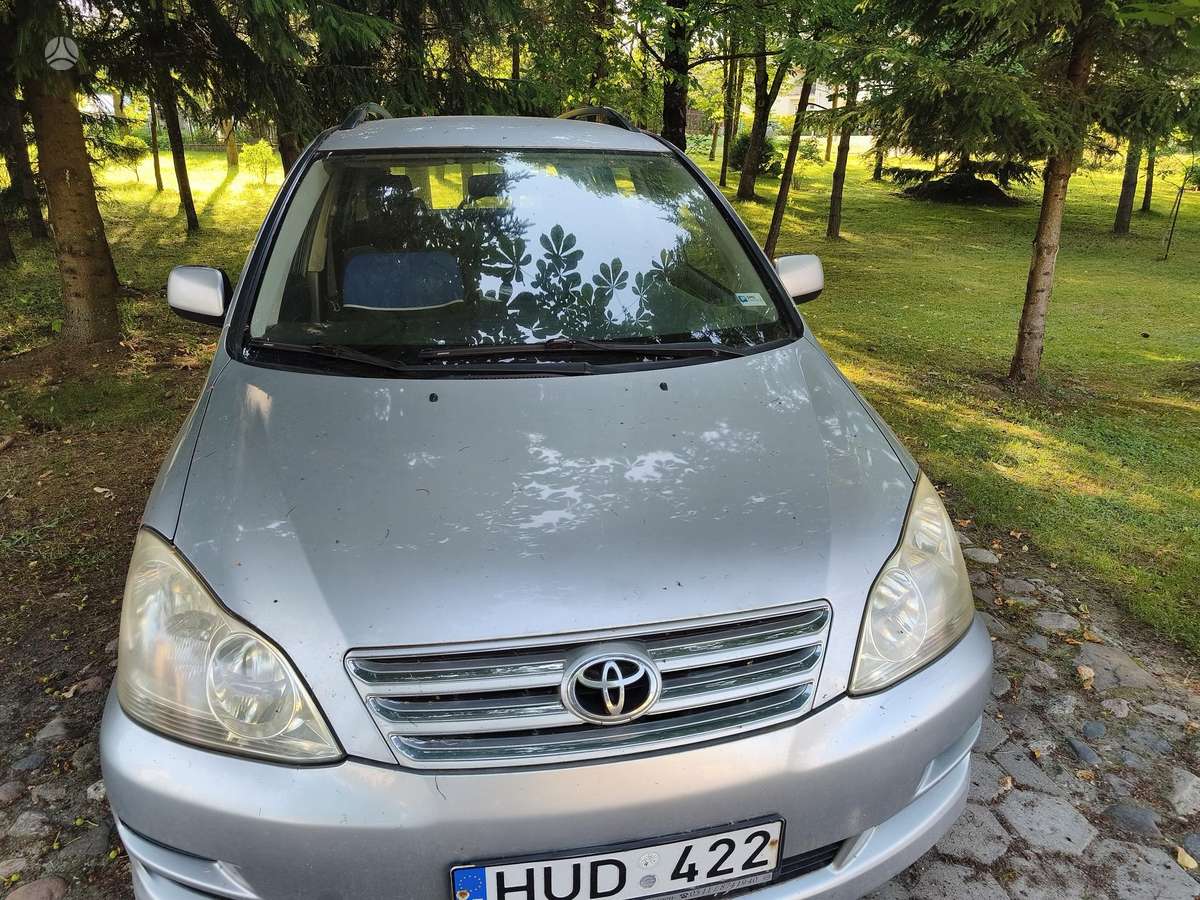 Toyota Avensis 2004 — двигун 1995 cm³, 116 HP (85kW)