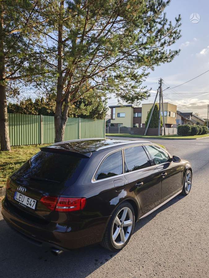 Audi A4 2010 — двигун 1984 cm³, 211 HP (155kW)