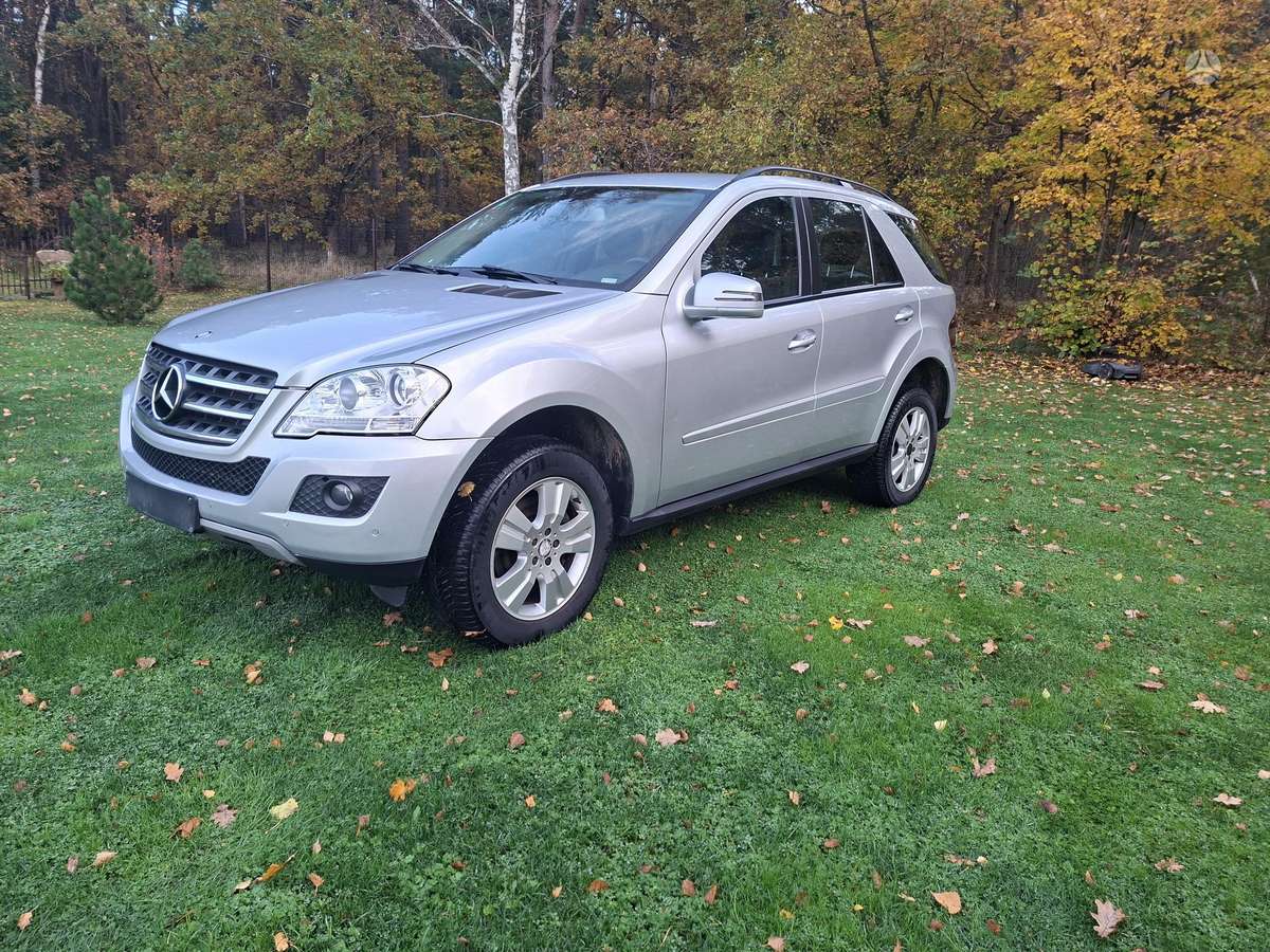 Mercedes-Benz ML350 2011 — interior