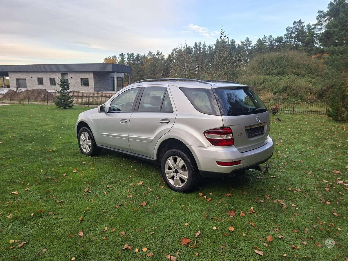 Mercedes-Benz ML350 2011 — engine 3000 cm³, 231 HP (170kW)