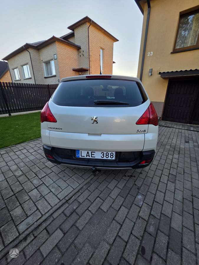 Peugeot 3008 2011 — interior