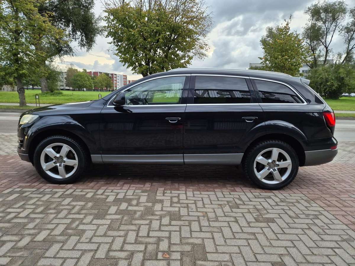 Audi Q7 2011 — photo 11