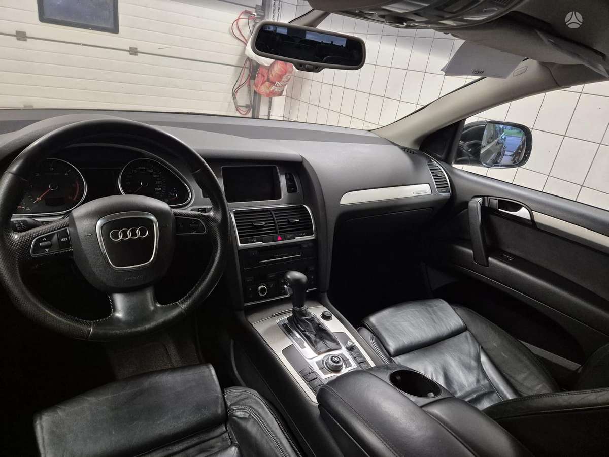 Audi Q7 2011 — photo 13