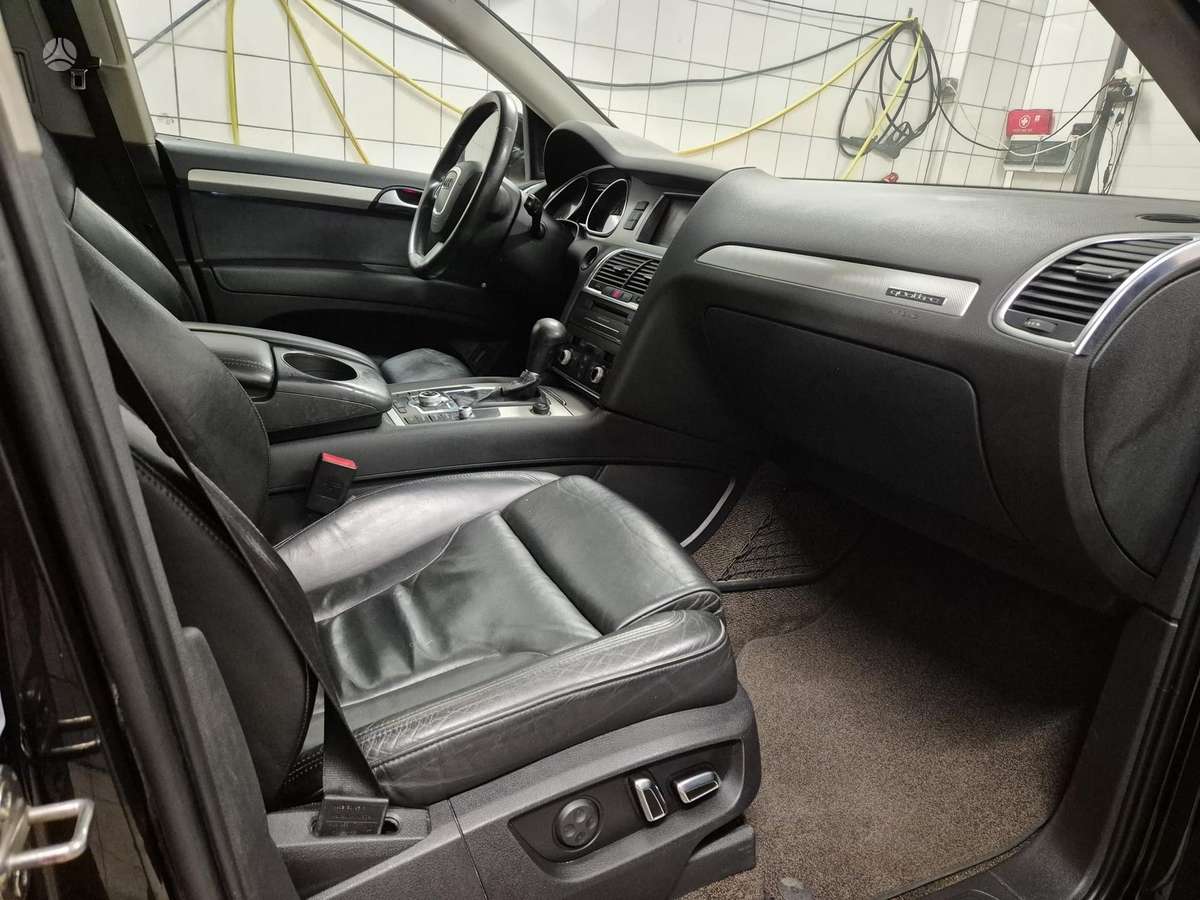 Audi Q7 2011 — photo 15