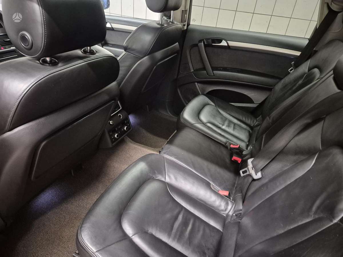 Audi Q7 2011 — photo 17