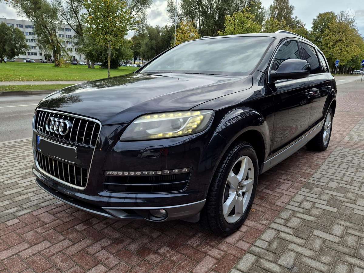 Audi Q7 2011 — rear view