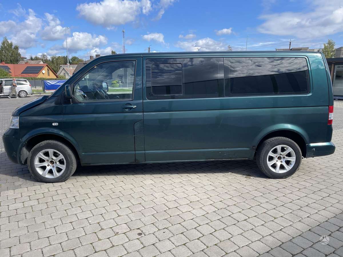 Volkswagen Caravelle 2008 — rear view